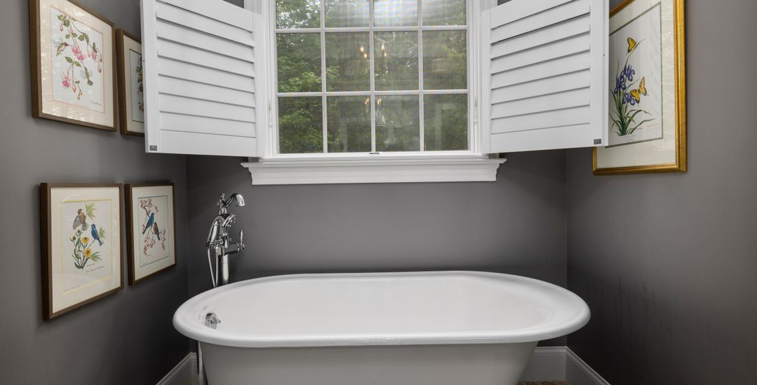 freestanding bathtub bathroom