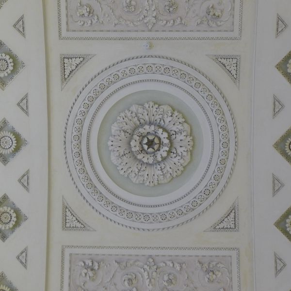 ornate ceiling cornice
